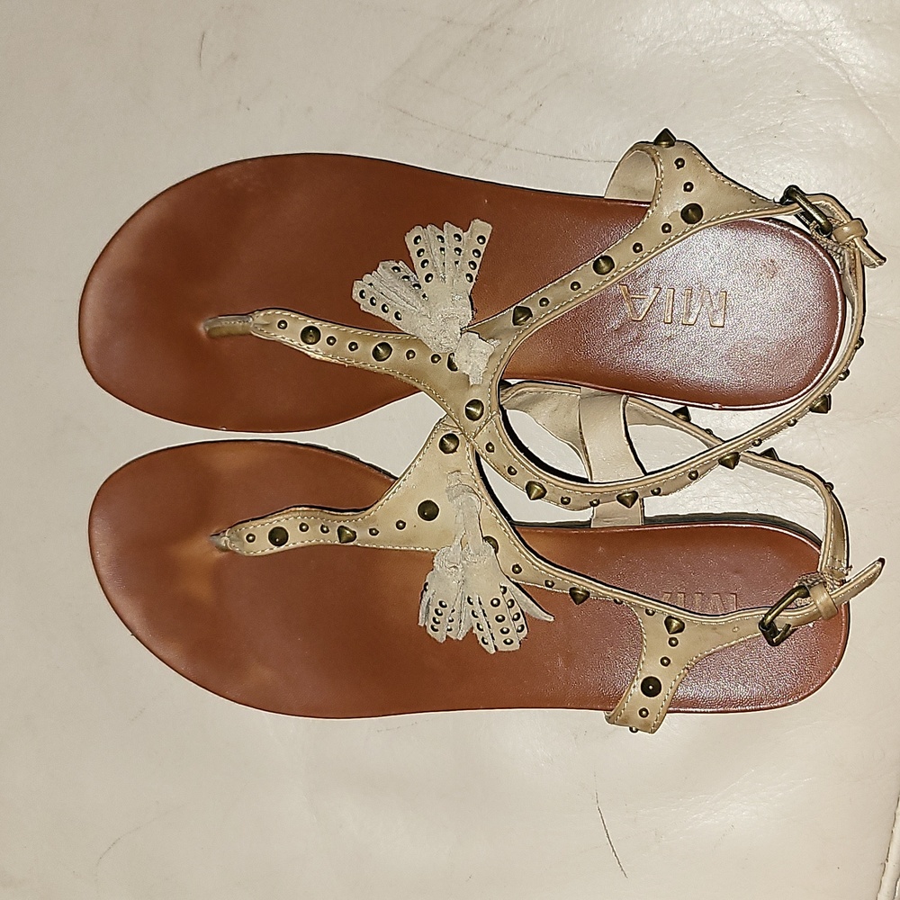 MIA Sandals with fringe & metal